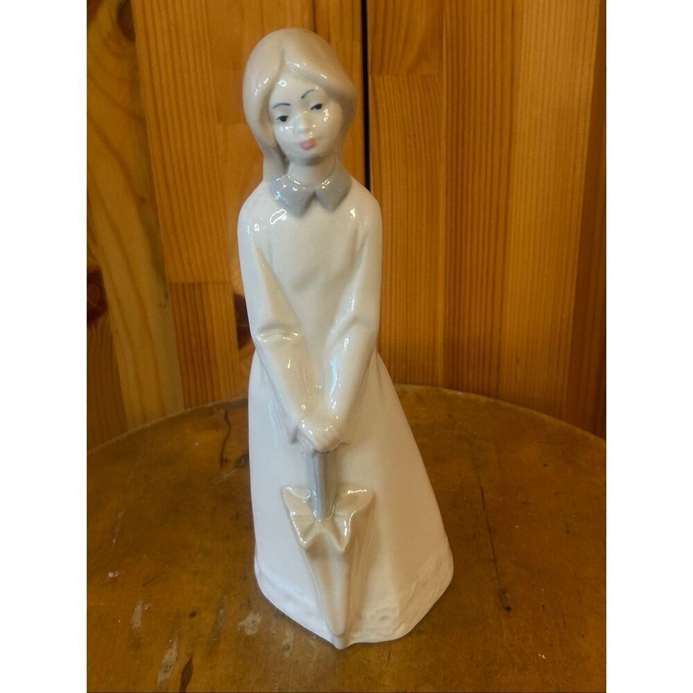 Porcelanas Jango Figurine Made in Spain Girl Holding An Umbrella (5591)